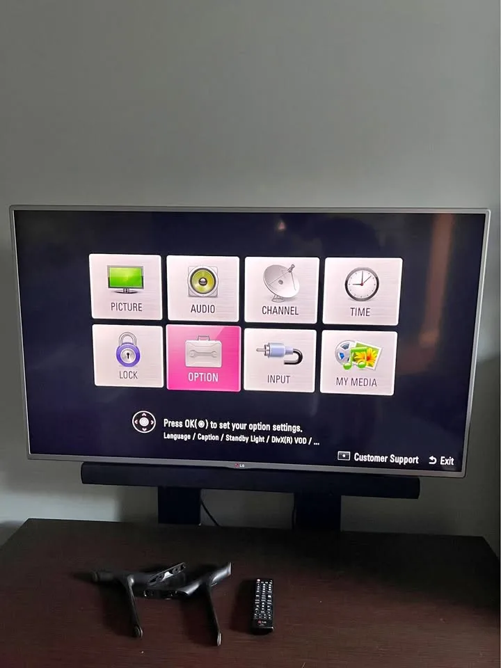LG 50” 1080p LED TV (Model 50LB5900) + Wall Mount