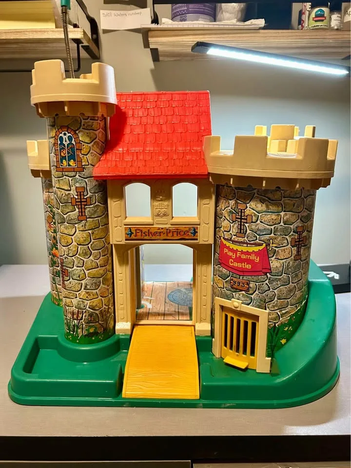 Fisher-Price Play Family Castle #993 (1974) image indicator(3)
