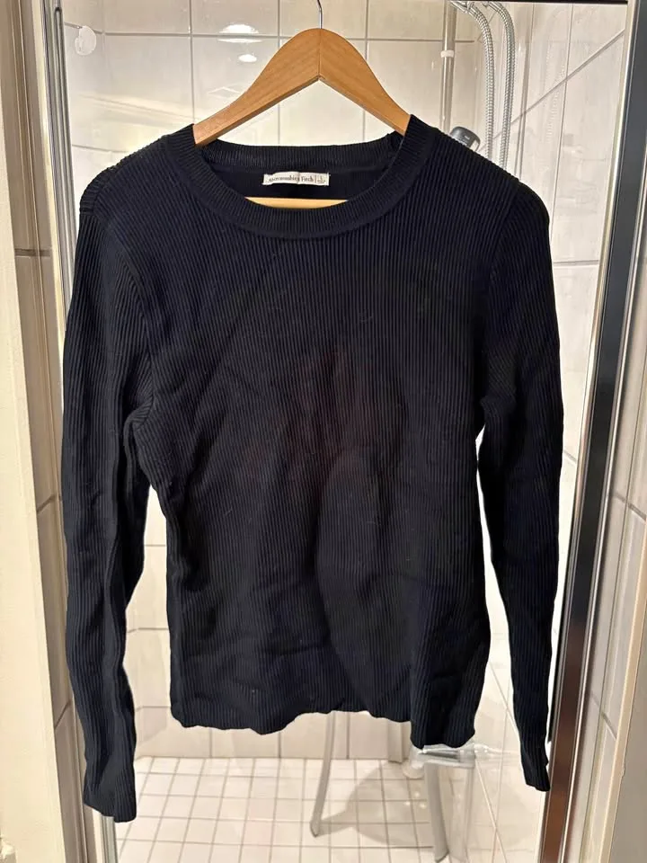 Abercrombie & Fitch Black womens sweater - large