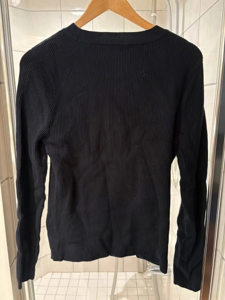 Abercrombie & Fitch Black womens sweater - large image indicator(2)