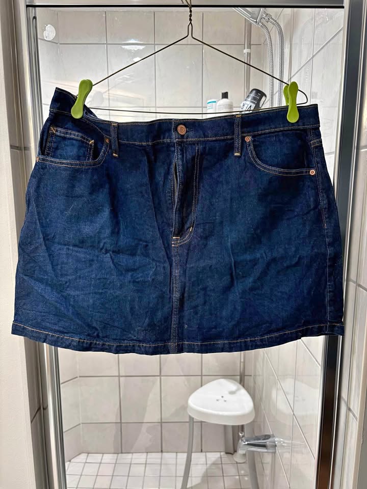 Womens The Gap Denim Mini Skirt - size 33/16