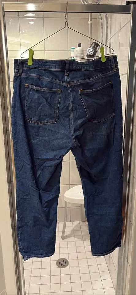 Abercrombie & Fitch The Mom High Rise Jean - size 32 image indicator(2)