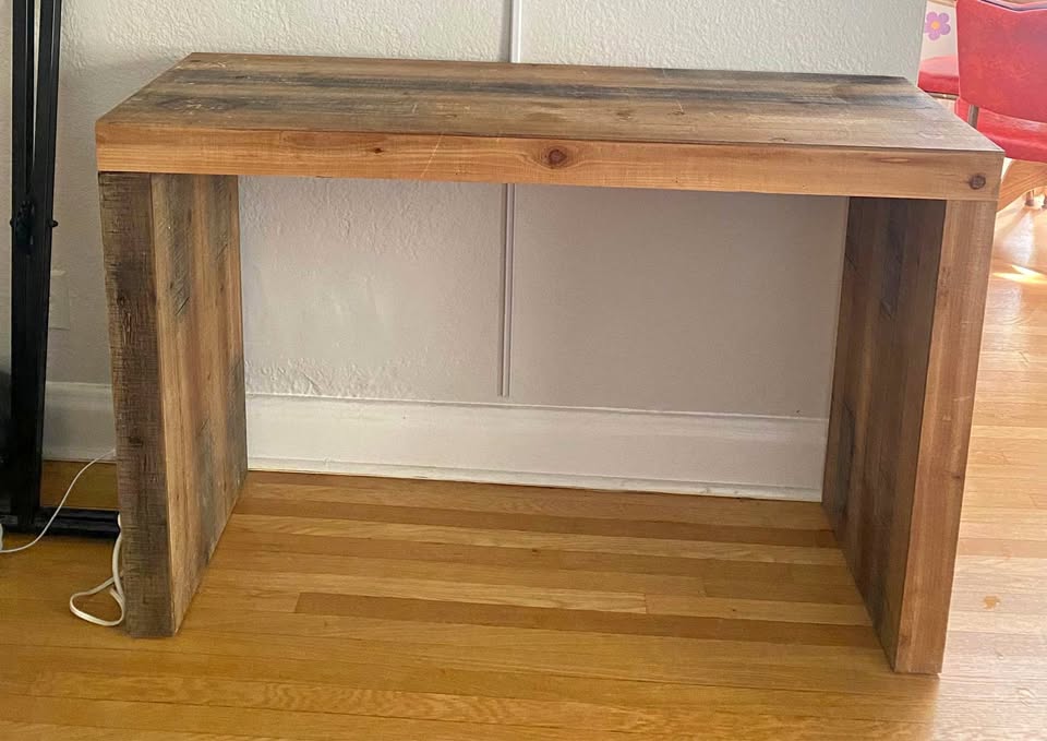 WOODEN STRUCTUBE TABLE