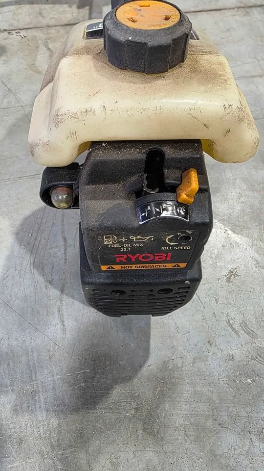 Ryobi 780r Weed Whacker for men only image indicator(2)