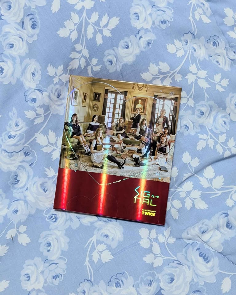 Twice Signal Kpop Album *with pc*