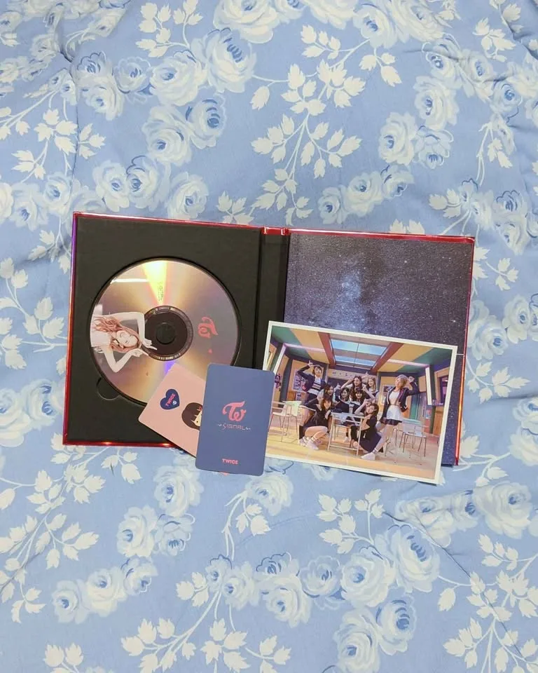 Twice Signal Kpop Album *with pc* image indicator(2)