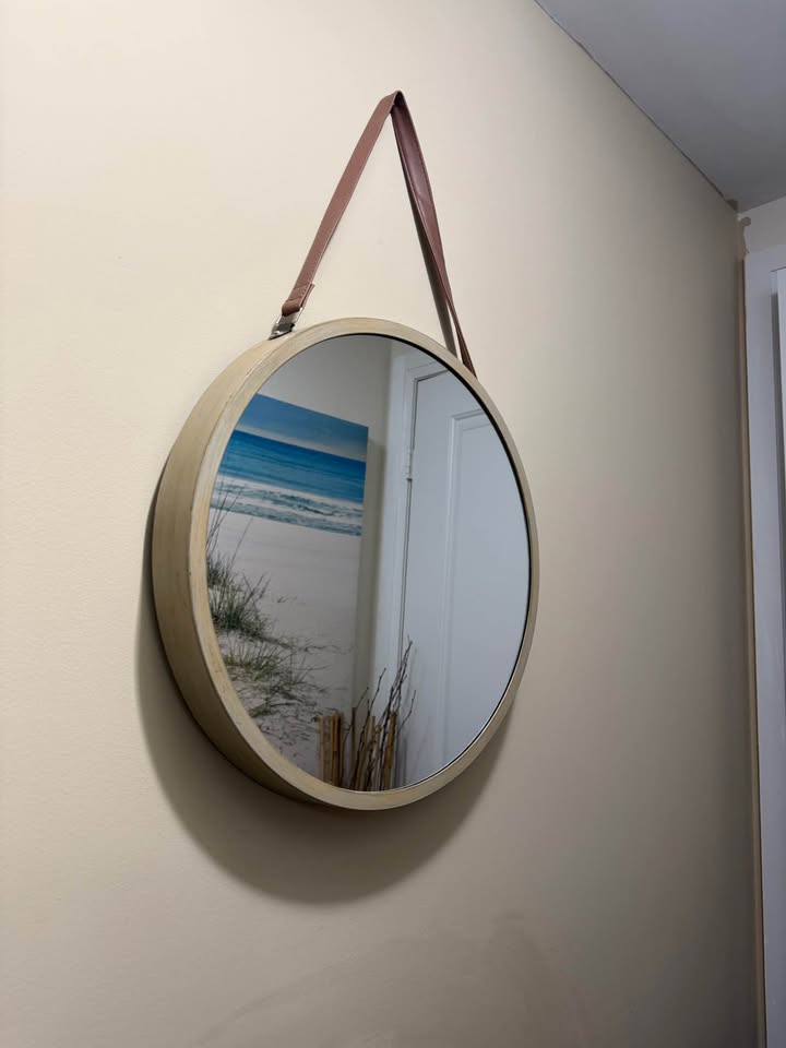 Round Mirror - photo 2