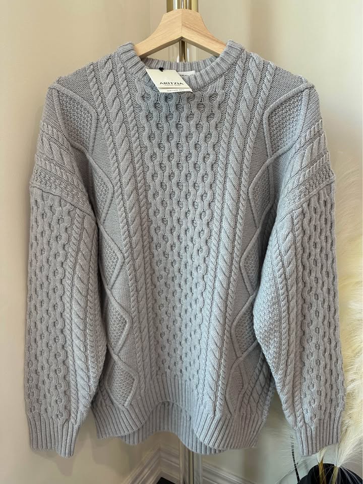 Aritzia Merino Wool Crew Sweater Size S NWT - photo 5