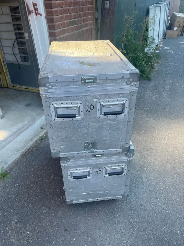 Trunks for trade shows image indicator(2)