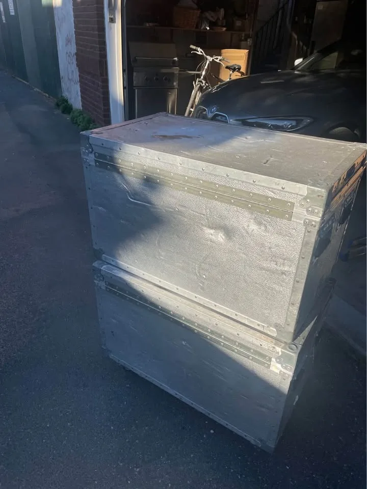 Trunks for trade shows image indicator(3)