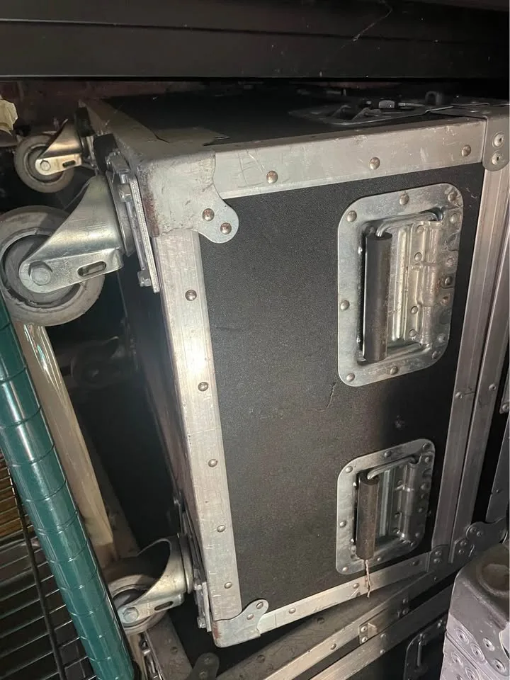 Trunks for trade shows image indicator(7)