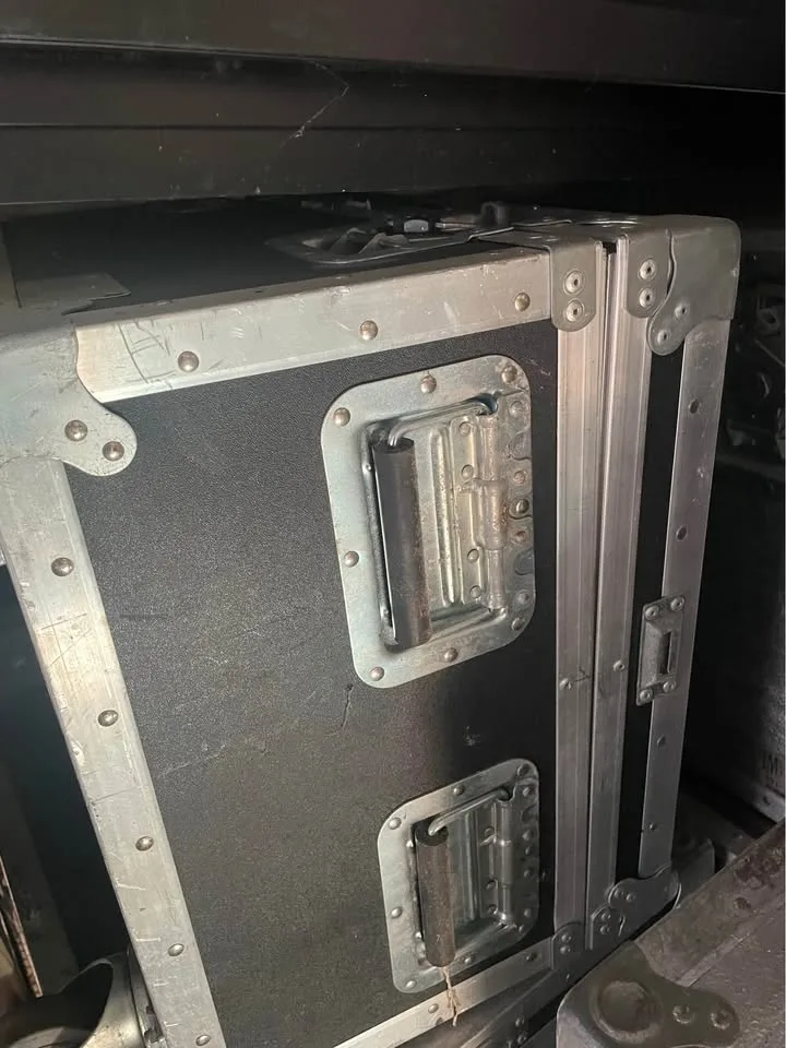 Trunks for trade shows image indicator(8)