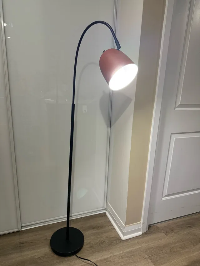 Floor Lamp thumbnail