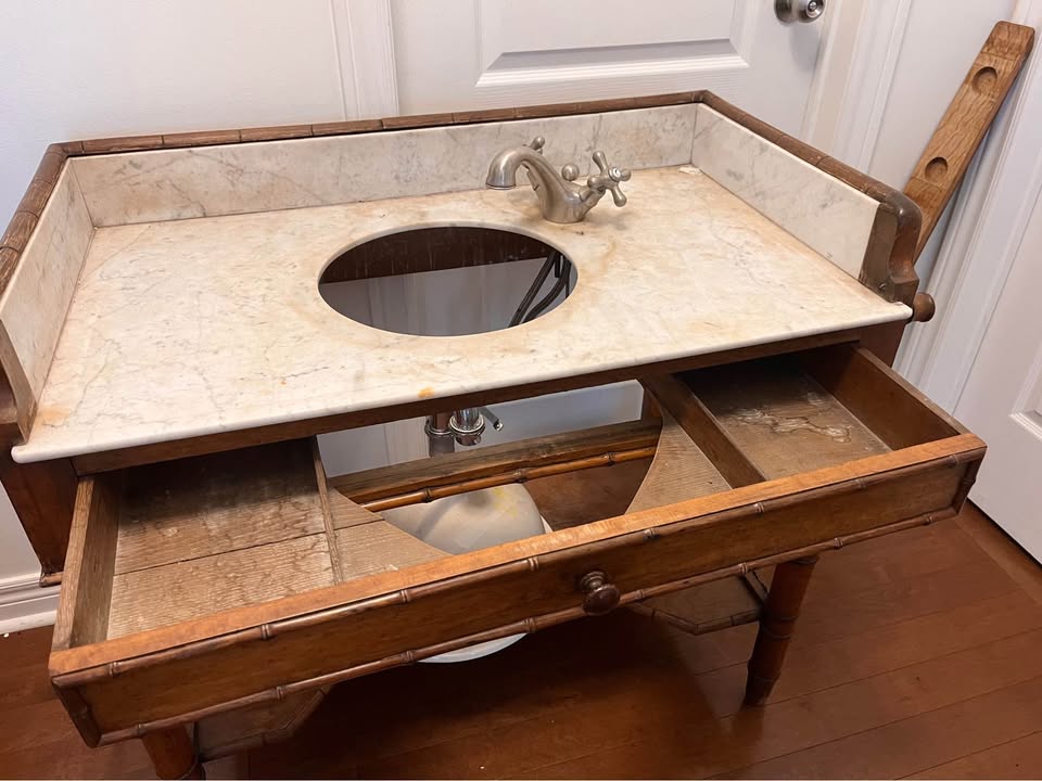 Stunning Vintage Vanity - photo 4