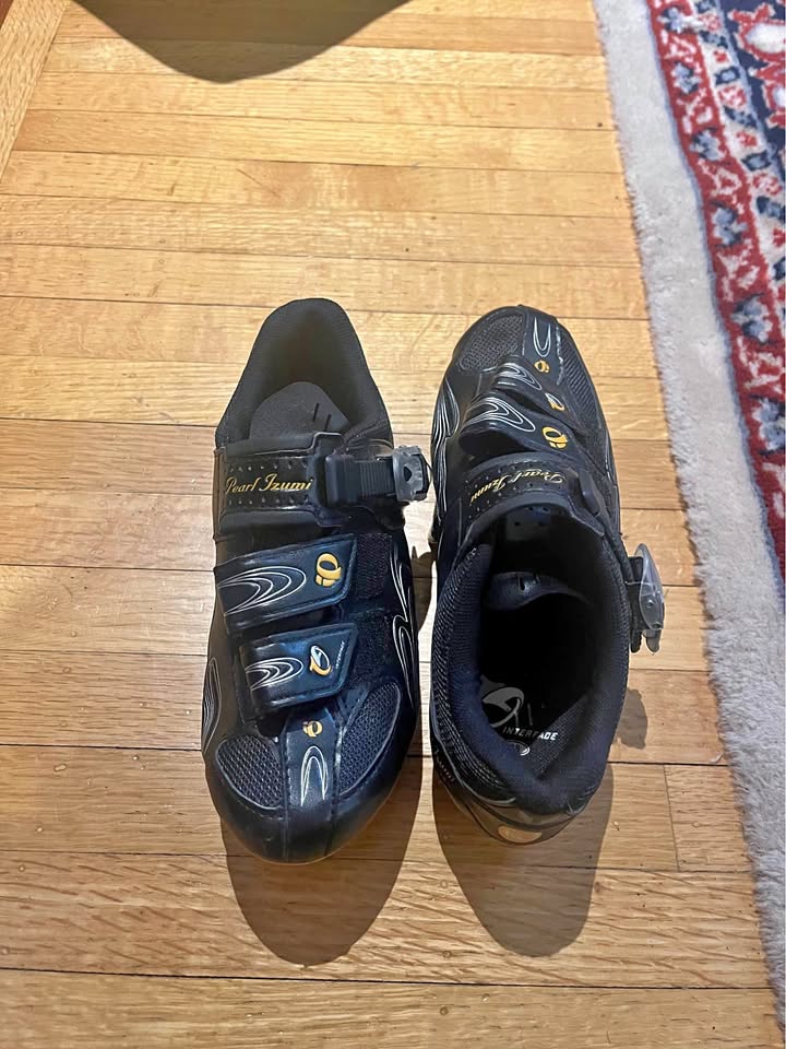 Pearl Izumi Cycling Shoes—size 38 with cleats