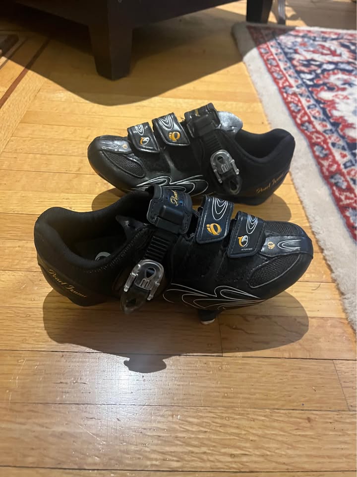 Pearl Izumi Cycling Shoes—size 38 with cleats - photo 2