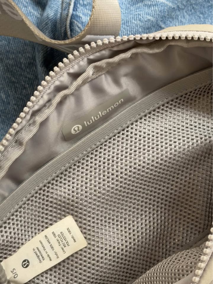 Lululemon belt bag - photo 3