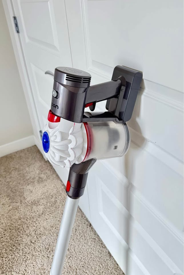 Dyson V7 Vacuum - New Battery - Dyson Stick Vacuum Cleaner - photo 4