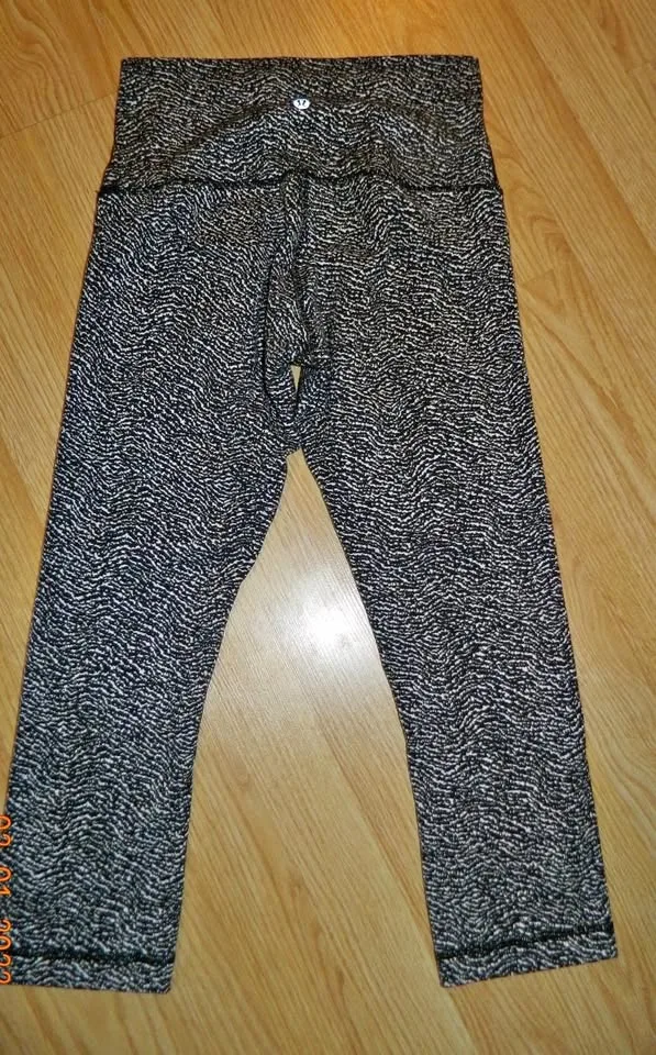 LULULEMON HI RISE WUNDER UNDER CROP...size 6... thumbnail