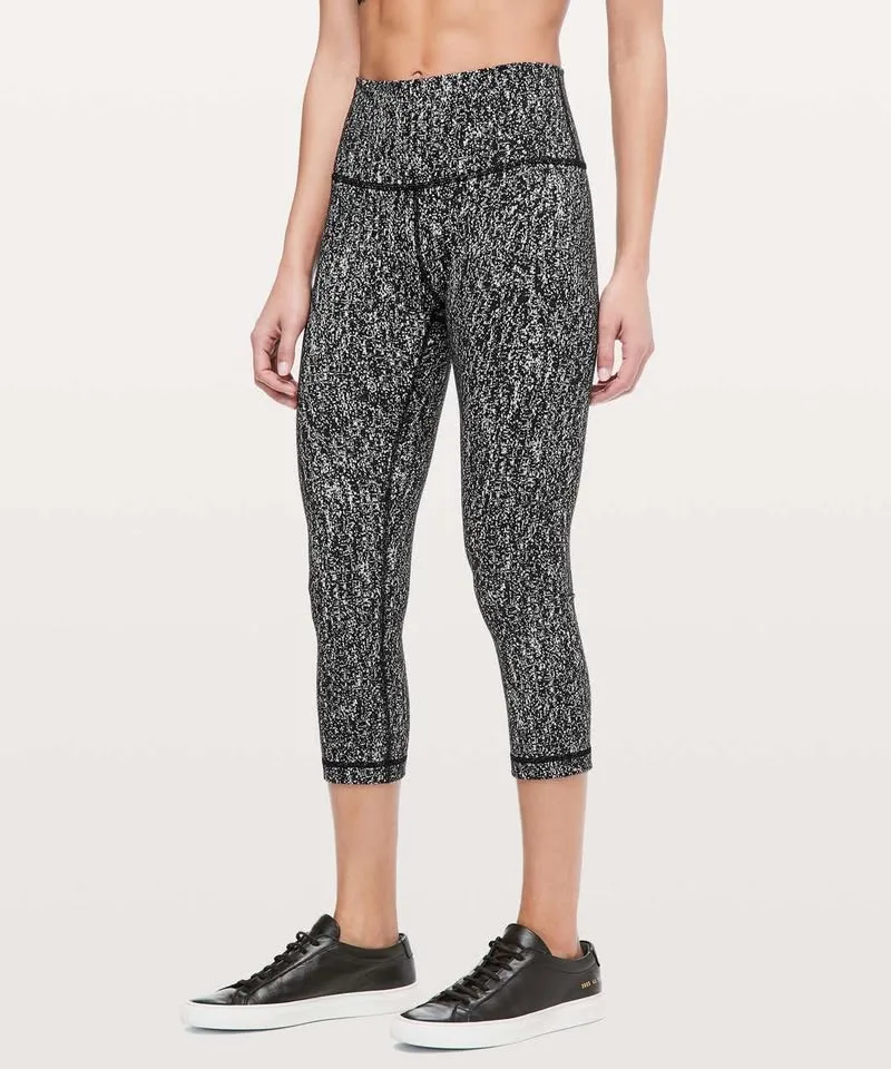 LULULEMON HI RISE WUNDER UNDER CROP...size 6... image indicator(2)