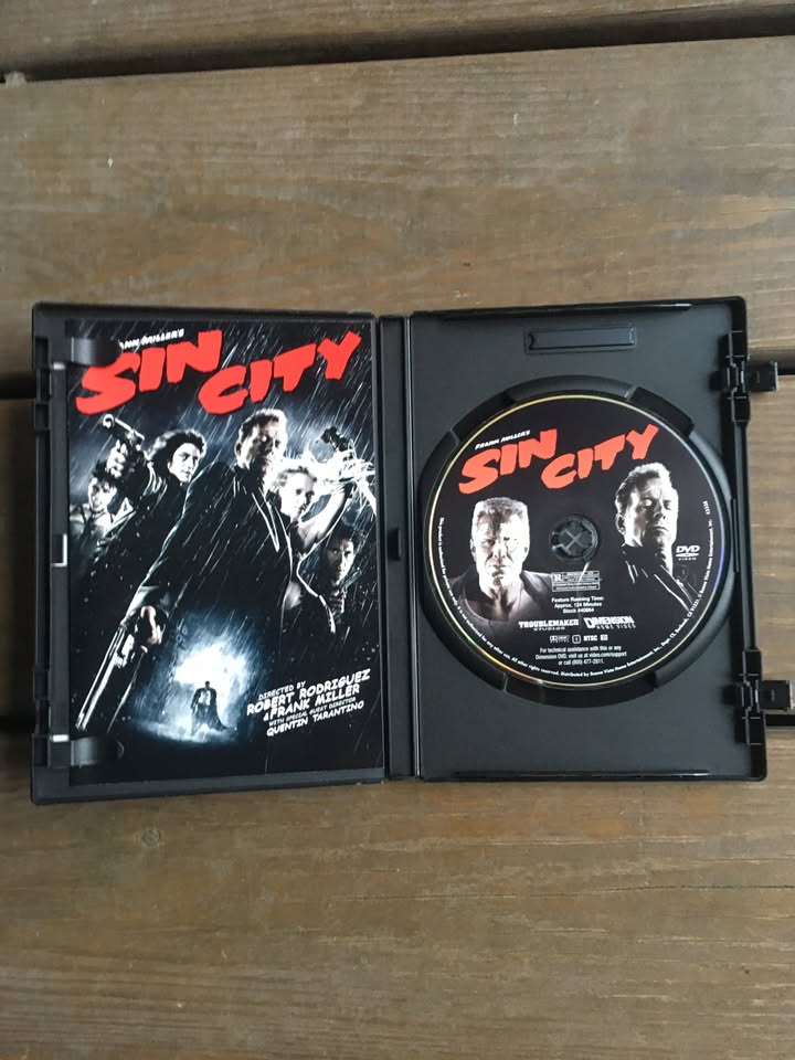 Sin City DVD With Bonus Material - Like New - photo 2