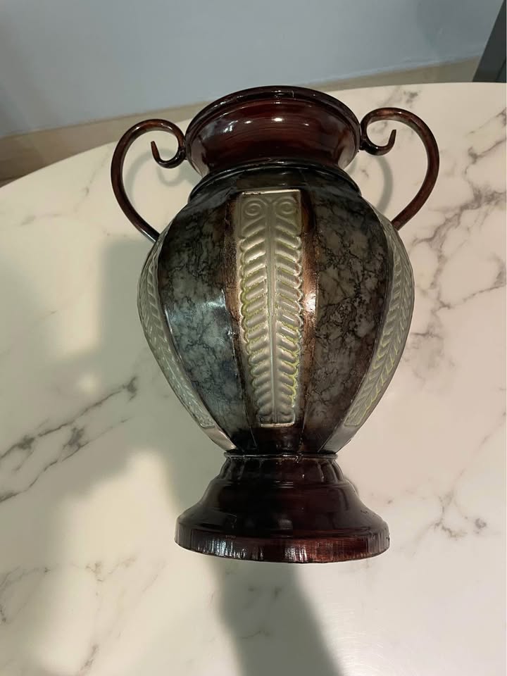 Metal vase - photo 3