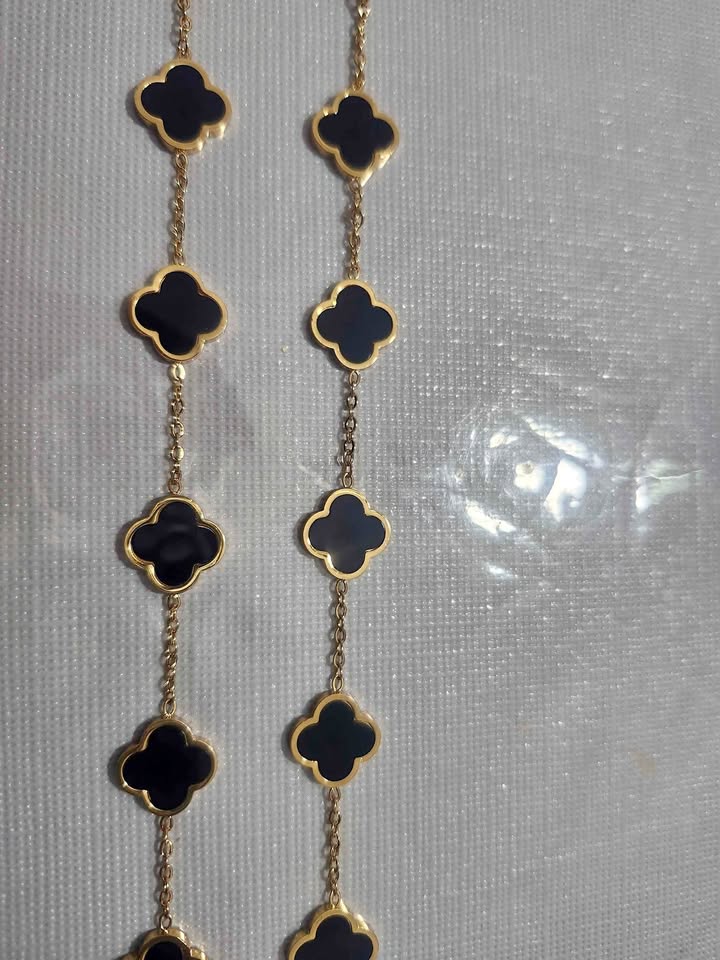 🍀 Four-Leaf Clover Women’s Bracelet – Simple & Fashionable 🌸