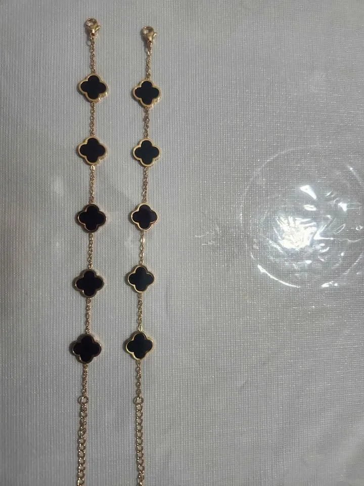 🍀 Four-Leaf Clover Women’s Bracelet – Simple & Fashionable 🌸 image indicator(2)