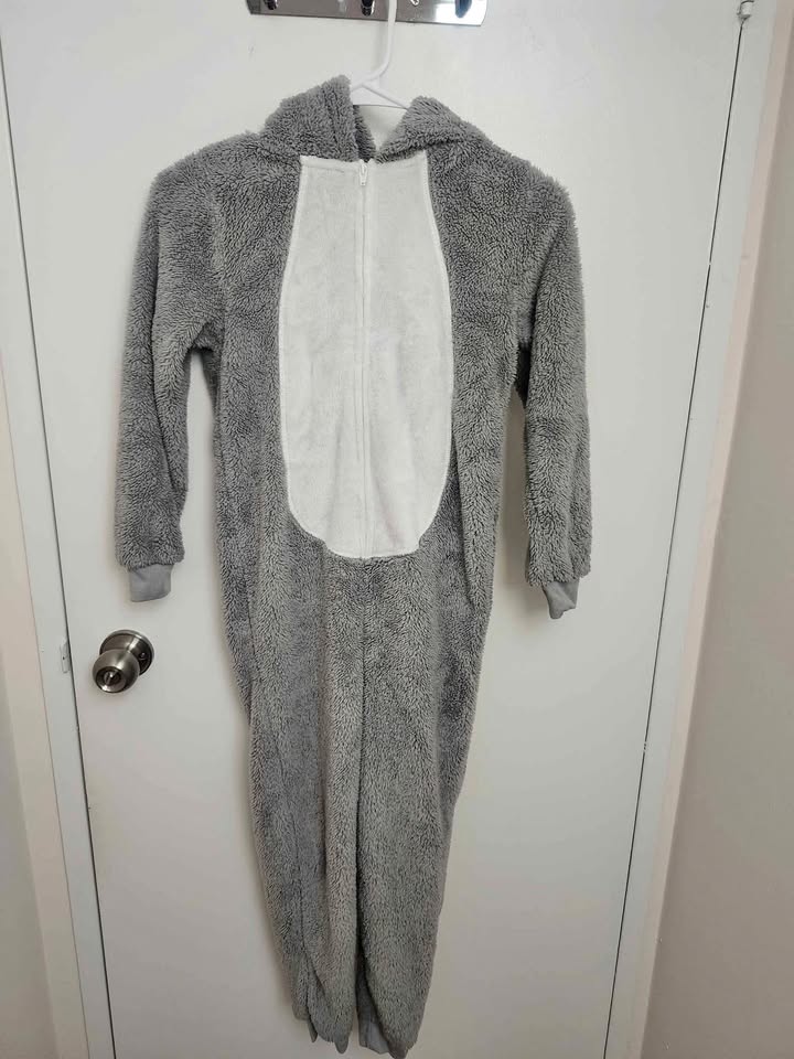 Cozy Grey Lama Onesie – Size 7/8 Years – $5