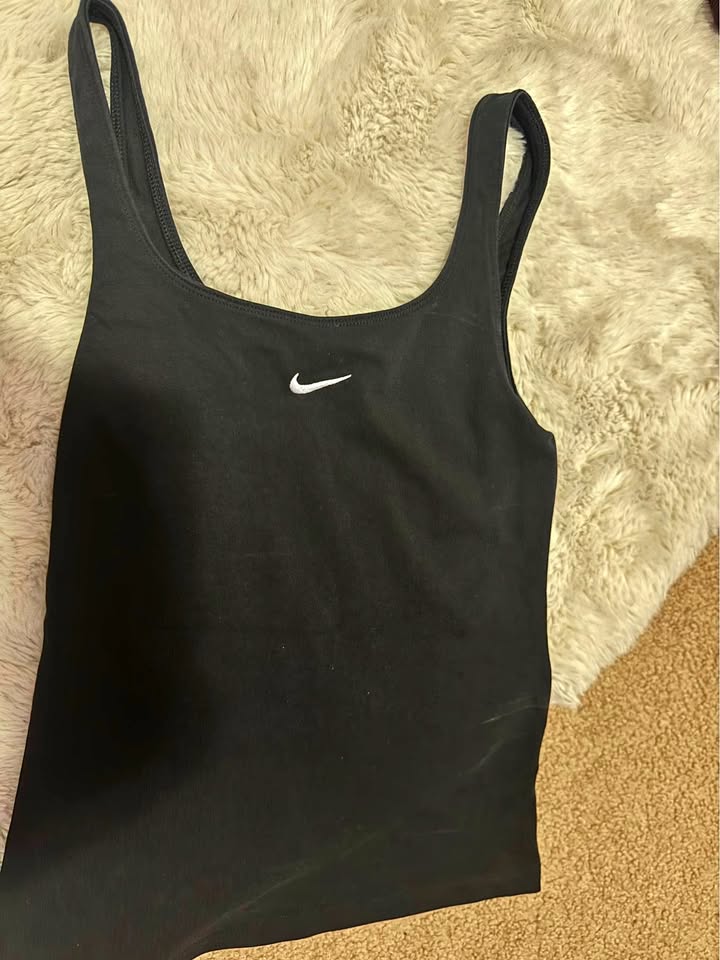 black nike tank top