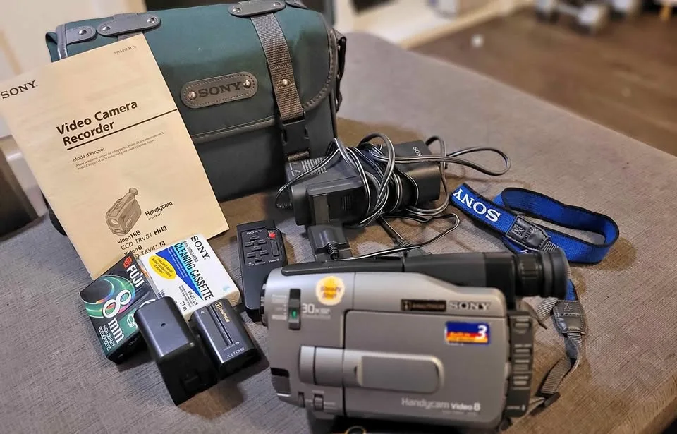SONY CCD-TRV41 Handycam Video8 Camcorder w/ Case