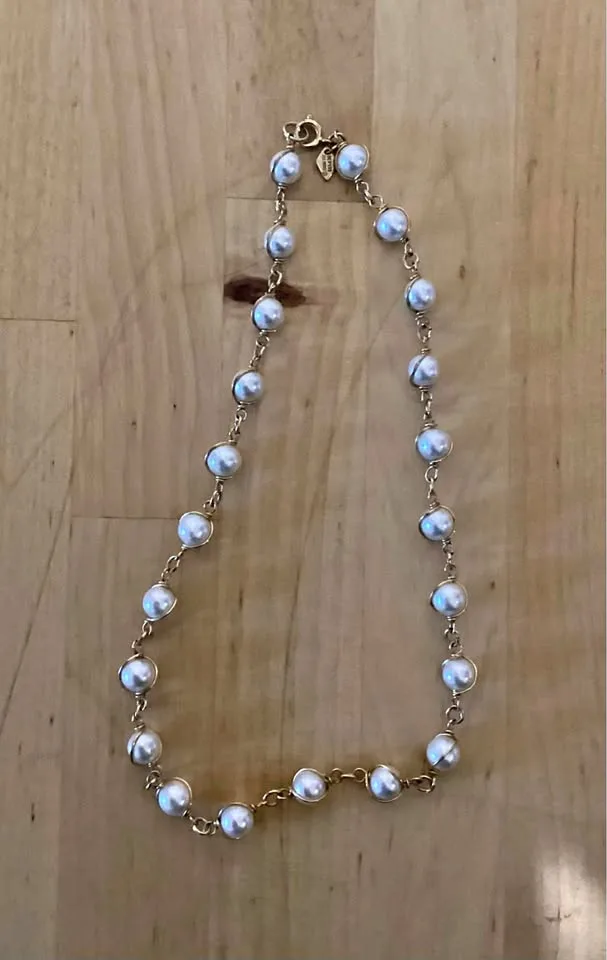 White and gold bracelet thumbnail