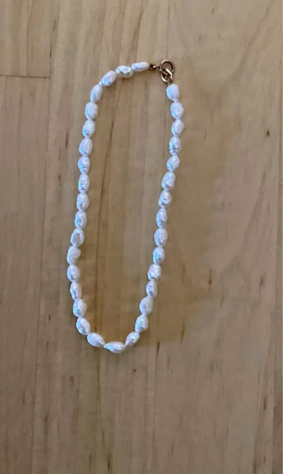 White bracelet thumbnail