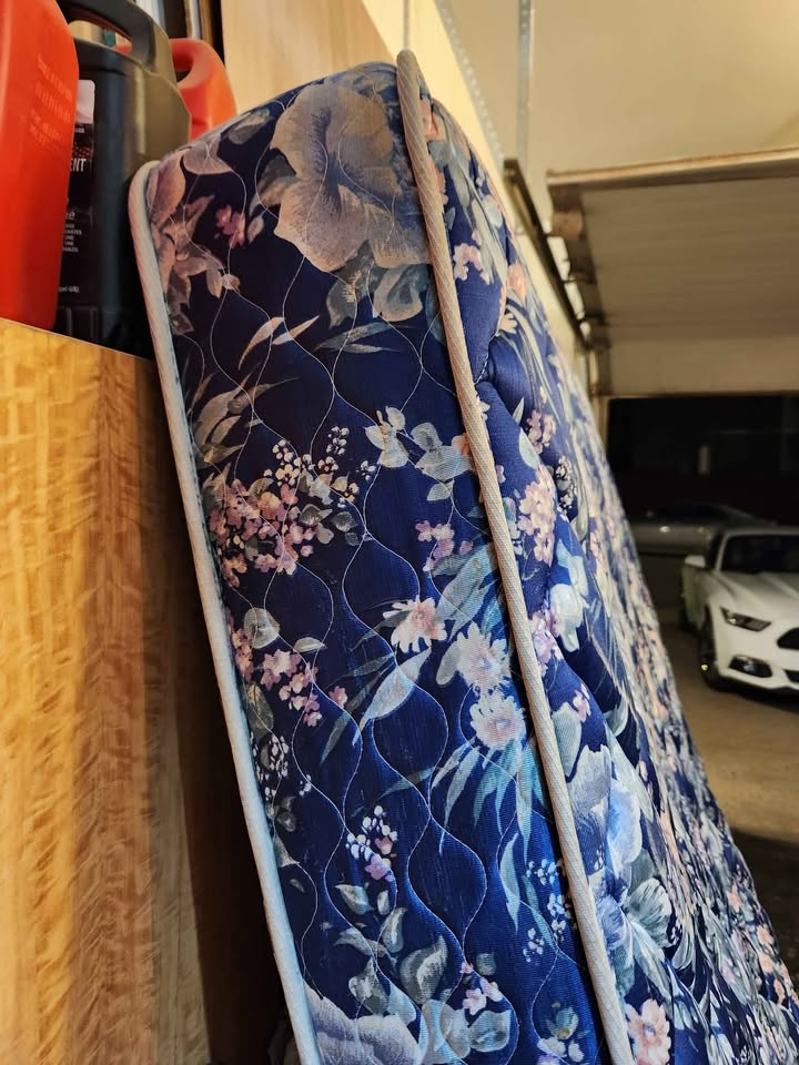 Queen mattress - photo 2