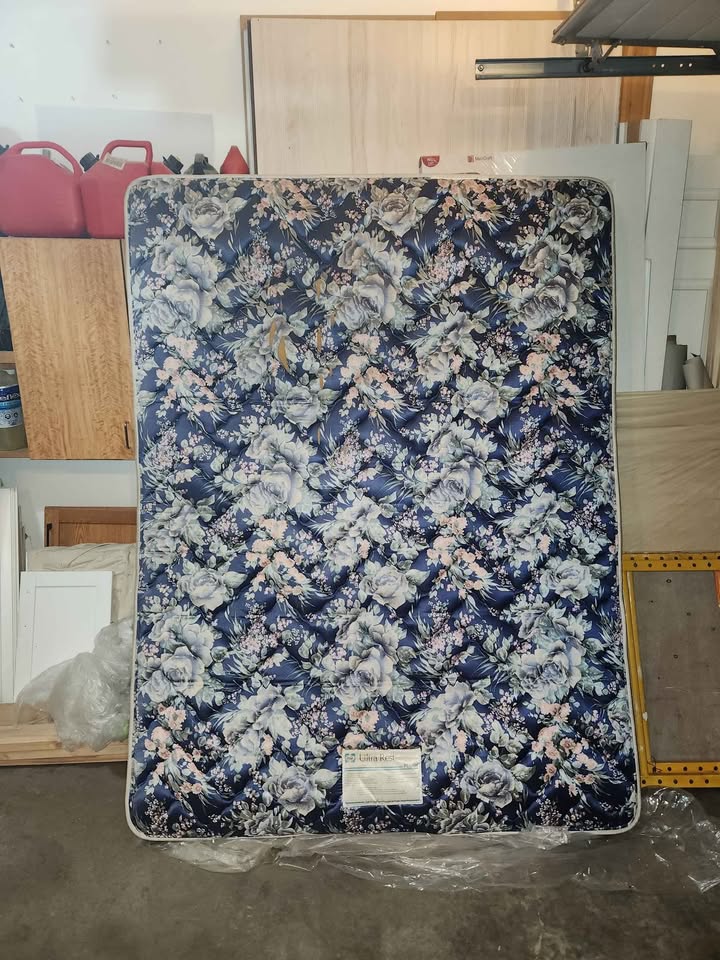 Queen mattress - photo 3