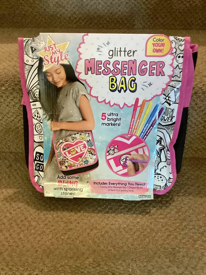 Draw on messenger bag