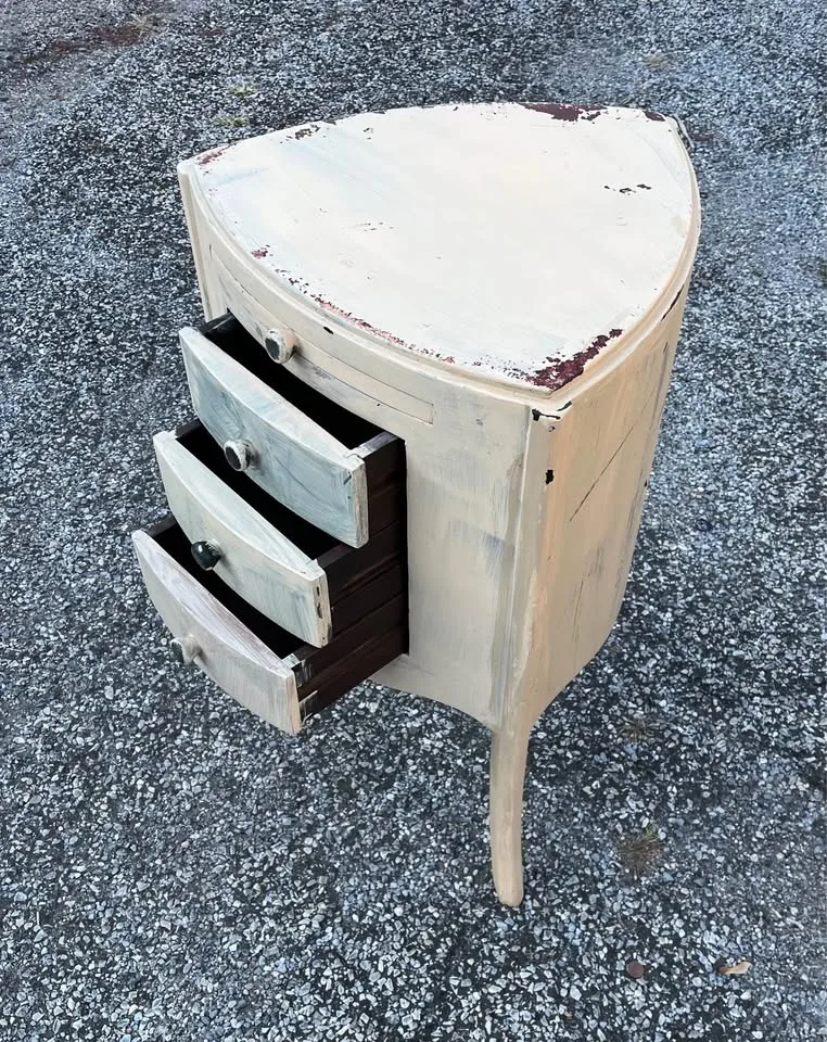 MCM Corner Table image indicator(3)