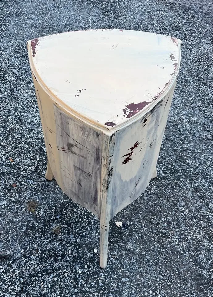 MCM Corner Table image indicator(7)