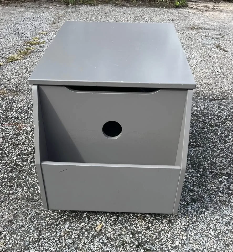 Delta Children Metro Toy Box in Classic Grey image indicator(3)