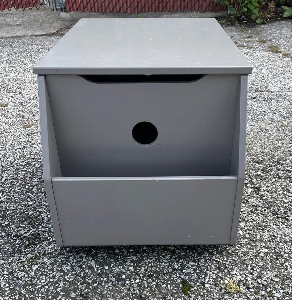 Delta Children Metro Toy Box in Classic Grey image indicator(4)