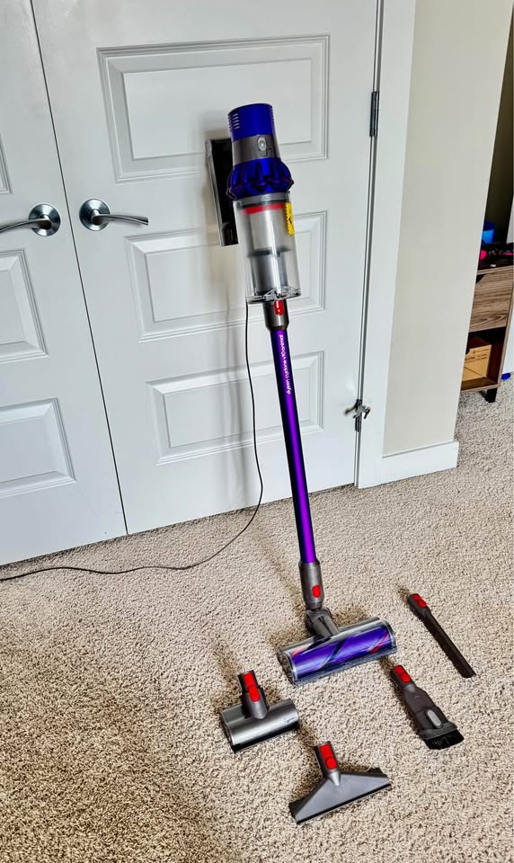 Dyson V10 Animal - Dyson Cordless Vacuum Cleaner - photo 2