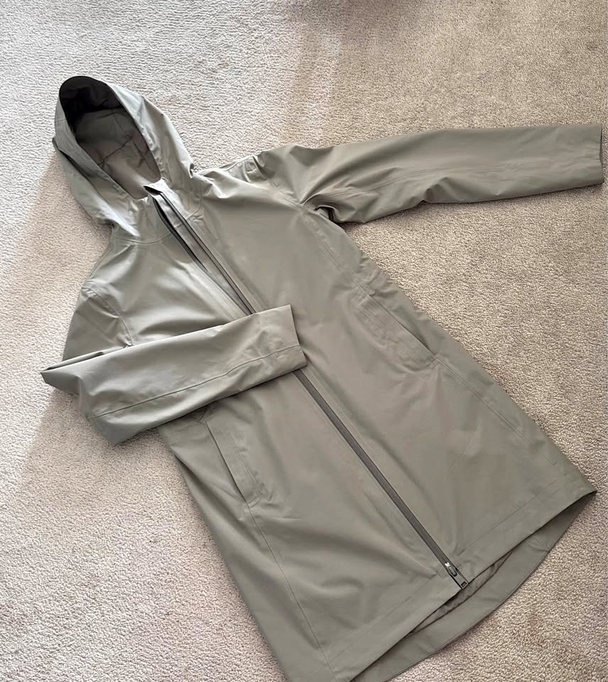 Aritzia | SIZE XS Babaton Frontier Rain Jacket