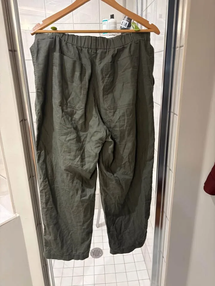 Uniqlo women's linen/cotton ankle pants - large image indicator(2)