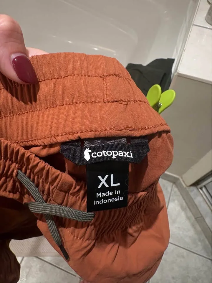 Cotopaxi women's shorts (hiking/active) XL image indicator(3)