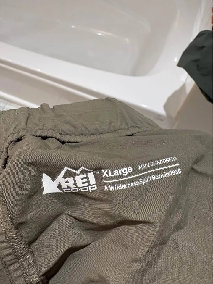 REI women's shorts (active/hiking) Xl image indicator(3)