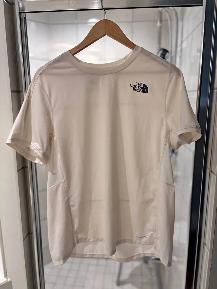 North Face Women's Active running/hiking shirt XL (never worn)