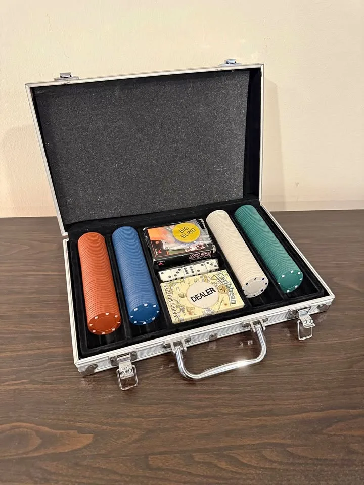 Poker Set in Silver Case