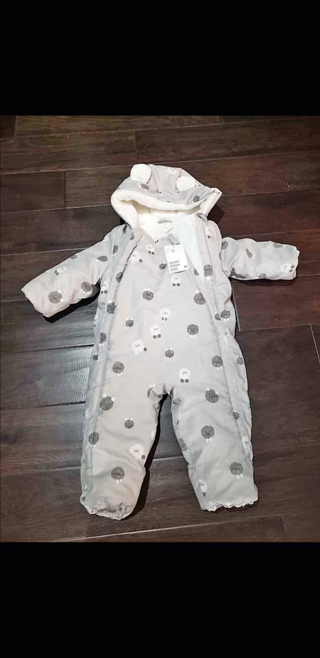 Brand New Baby H&Msnowsuit size 4/6M