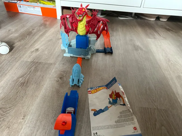 Hot Wheels Dragon Launch Transporter image indicator(2)