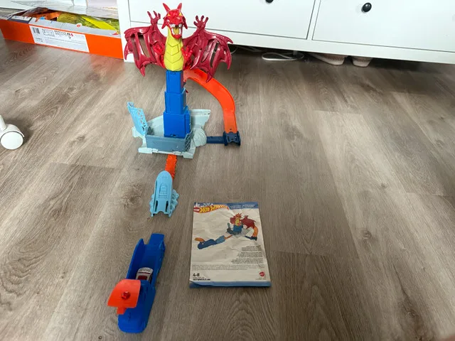 Hot Wheels Dragon Launch Transporter image indicator(3)